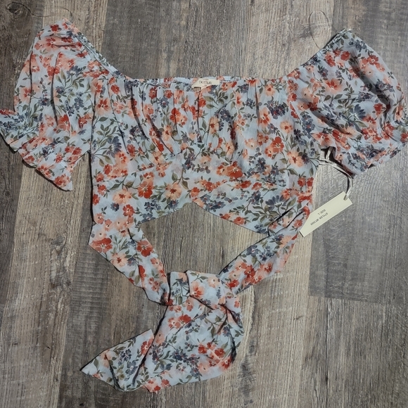 Floral Crisscross Crop Top Size Small - Picture 4 of 8